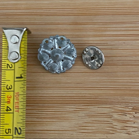 Small Vintage Blue and Clear Crystal Brooch Pin - Picture 7 of 9